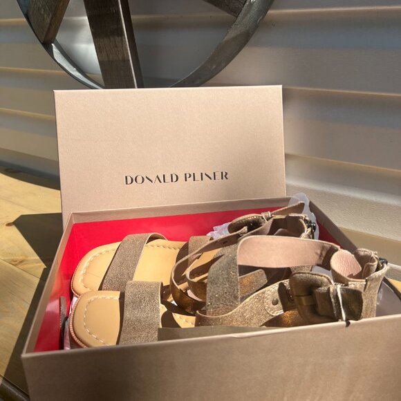 DONALD PLINER Women Helen Light Bronze Casual In Gold 8.5M - Picture 16 of 16